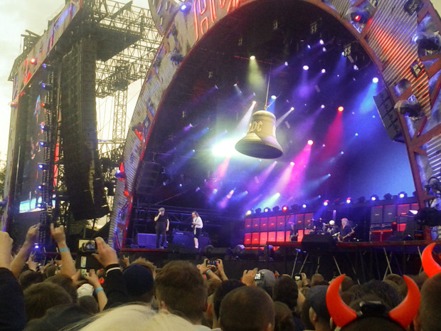 Hells Bells. Konserttiyleisöltä tuli kiittävät arviot AC/DC-konsertista ja nyt myös musiikkialan ammattilaiset arvioivat tapahtuman vuoden parhaaksi.