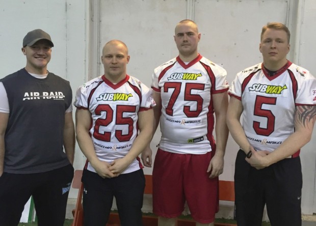 Päävalmentaja Stan Bedwell sekä tulokkaat Joni Virtanen, Sami Rantanen ja Lari Siitonen.