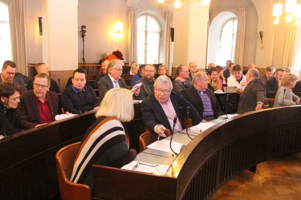 Hämeenlinnan kaupunginvaltuuston kokouksessa oli käsittelyssä keskustan pysäköintistrategia.
