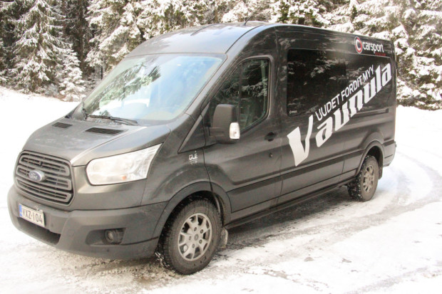 Matkailuautoksi muutettu Ford Transit Van oli hyvä ajettava talvikelissäkin.