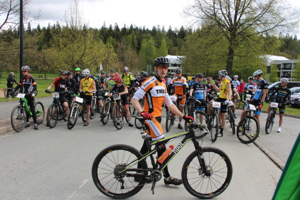 Pyöräilyyn ja triathloniin mahtuu myös lisää harrastajia, muistuttaa tässä Aulanko MTB:n starttiin valmistautuva Olli Miettinen.