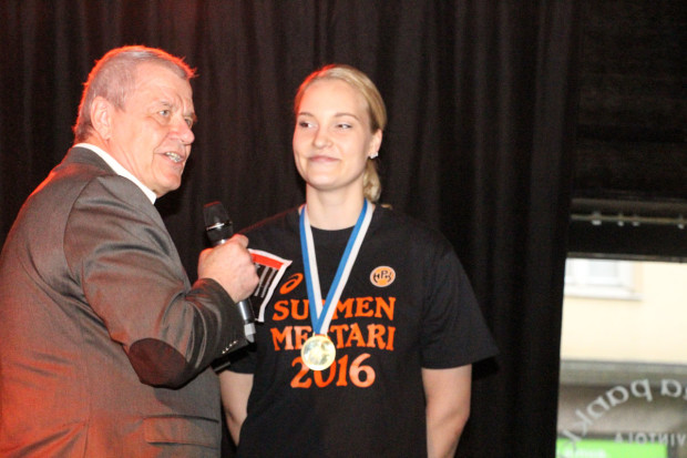 Karoliina Friberg arvioi Jouko Uschanoffin tentissä pelaavansa myös jatkossa Hämeenlinnassa.