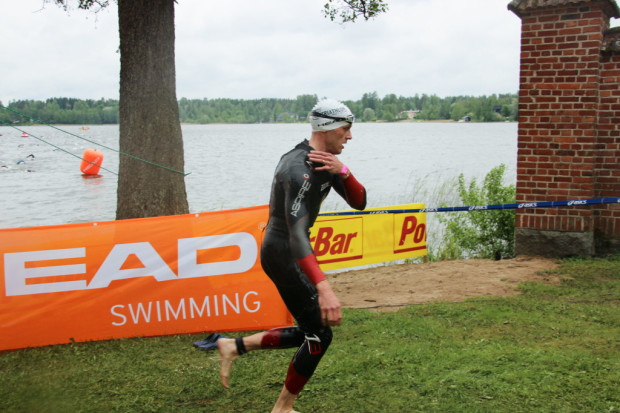 Triathlon vetää puoleensa myös muissa lajeissa menestyneitä urheilijoita. Hämeenlinnalainen Olli Miettinen menestyy sekä pyöräilyssä että triathlonissa.