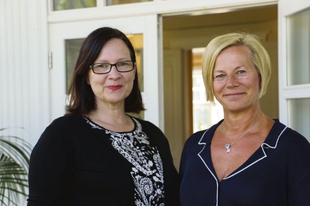 Kati Salmivaara (vas.) ja Ulla Kuurma ovat kesäkuun alusta alkaen toimineet yrittäjinä Lepaan kartanolla. Kati Salmivaara (vas.) ja Ulla Kuurma ovat kesäkuun alusta alkaen toimineet yrittäjinä Lepaan kartanolla.