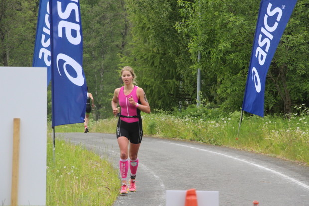 Mira Leskinen matkalla naisten sarjan voittoon.
