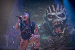 Iron Maiden aloitti The Book Of Souls -maailmankiertueensa Yhdysvalloista. Hämeenlinnassa yhtye konsertoi kesäkuussa.
