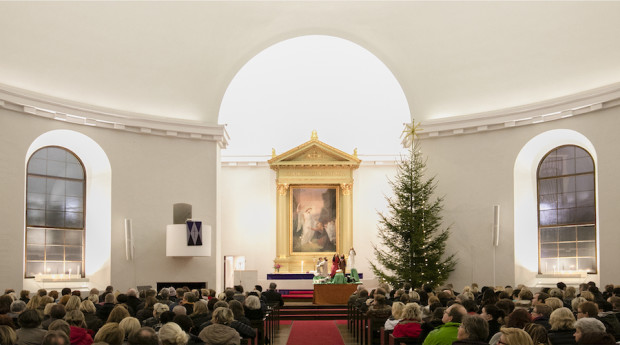 Keskustan työpaikkojen jouluhartaus täytti Hämeenlinnan kirkon äärimmilleen 18. päivänä joulukuuta. Kuva: Mikko Hieta